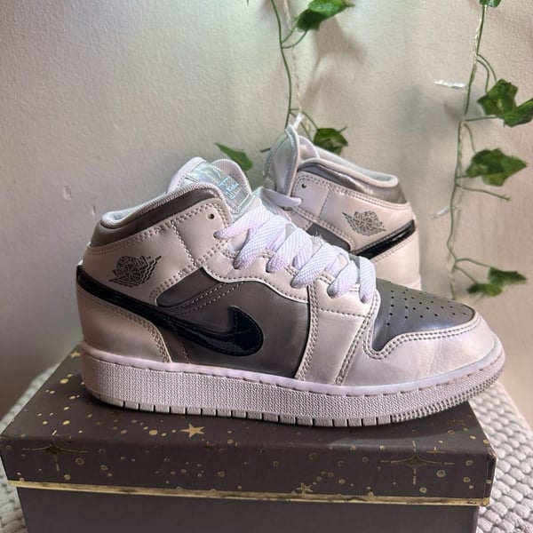 Jordan Air Jordan 1 Mid SE Inspired By The Greatest Sneakerse