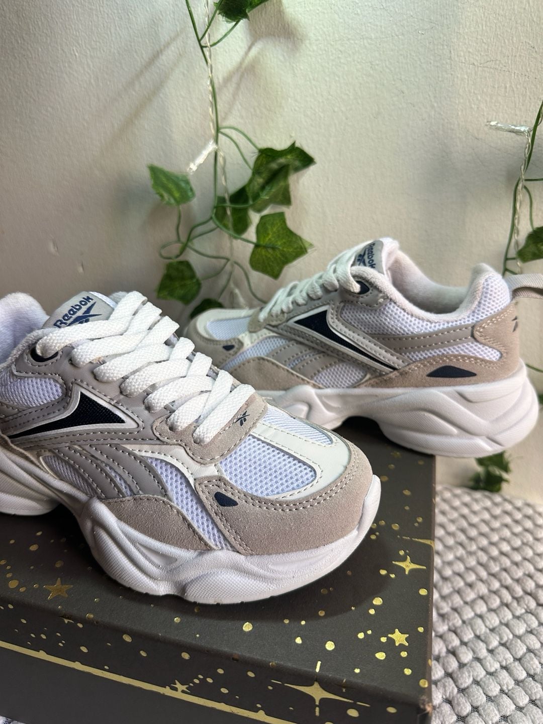 Reebok Charge Sneakers White Gray Navy 10