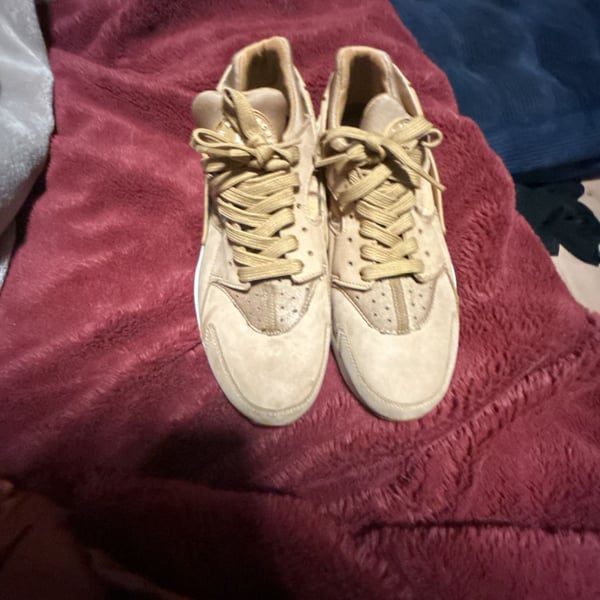 Nike Air Huarache Size 8.5 Wheat Flax Sneakers