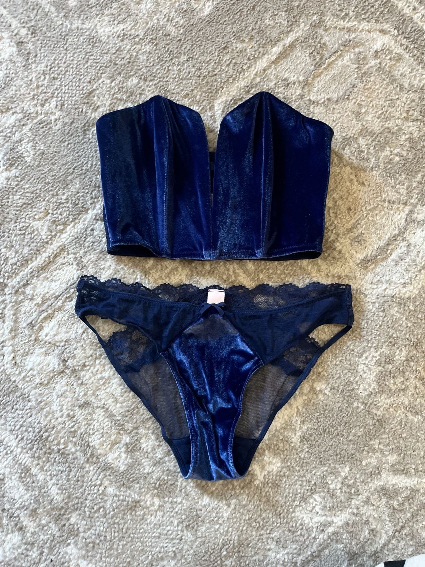 Victoria's Secret Dream Angels Velvet Bustier and underwear set 1