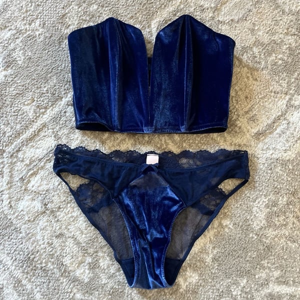 Victoria's Secret Dream Angels Velvet Bustier and underwear set 