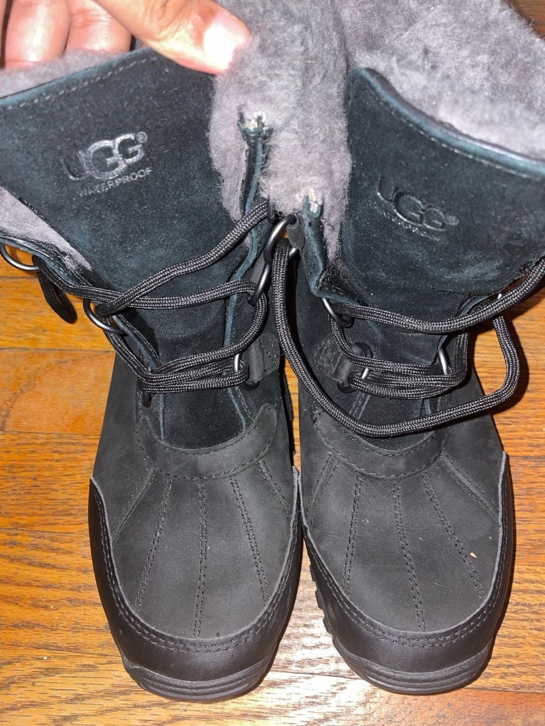 UGG Ostrander Waterproof Boots Size 8 Black Leather Shearling 2