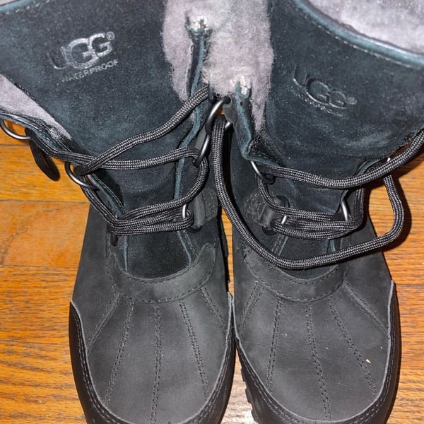 UGG Ostrander Waterproof Boots Size 8 Black Leather Shearling
