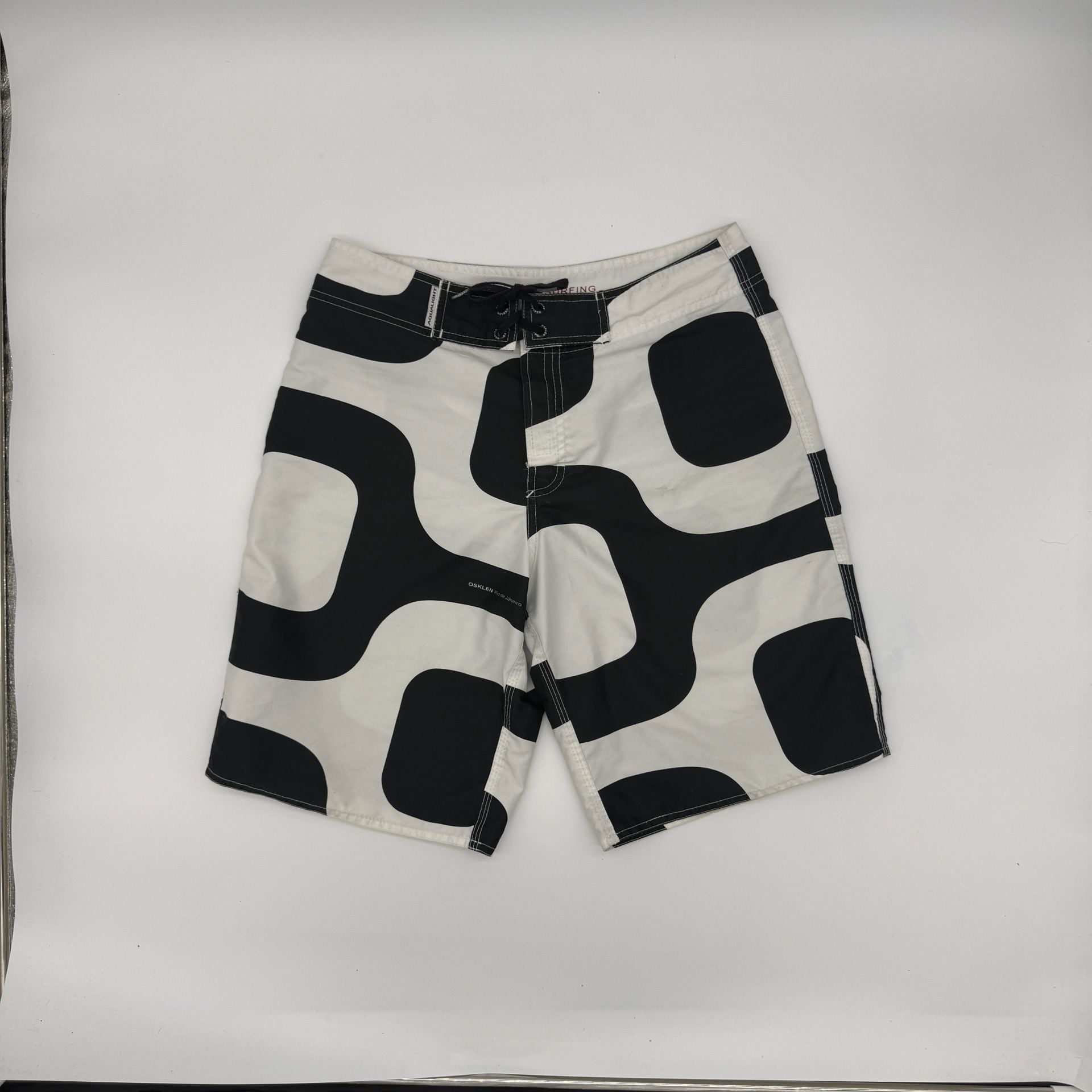 Osklen Surfing Calçadão Boardshorts Black White 2