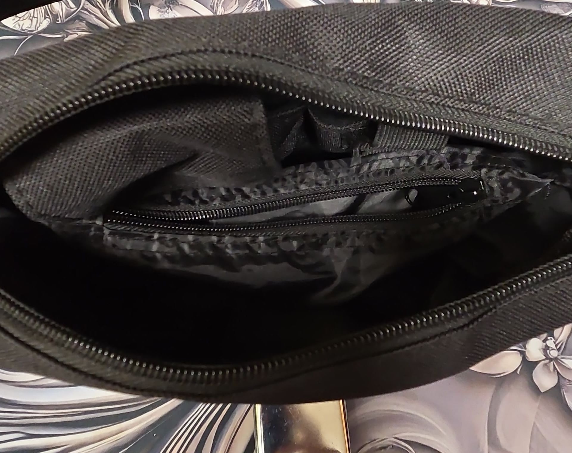 Buckle Down Chevrolet Seatbelt Crossbody Bag Black 6