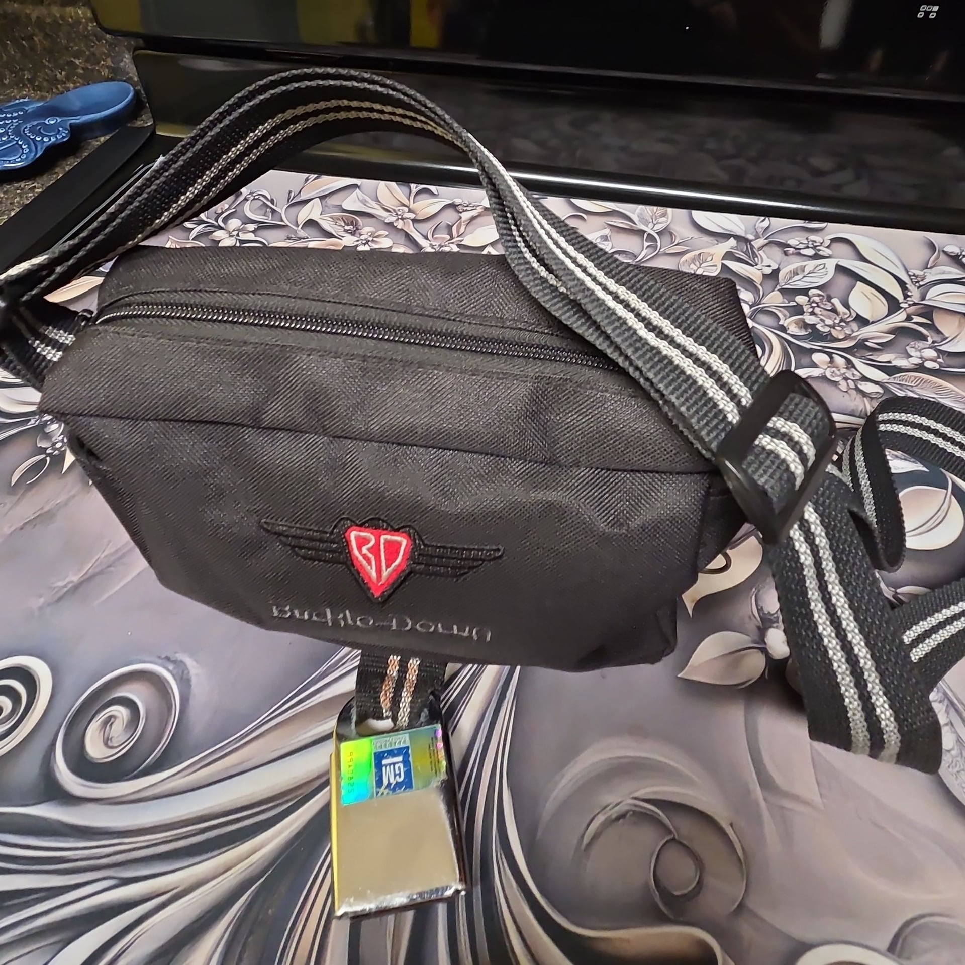 Buckle Down Chevrolet Seatbelt Crossbody Bag Black 7