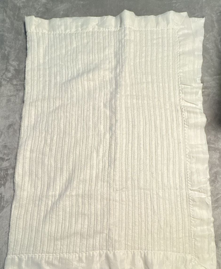 Beacon Manufacturing Company Vintage Baby Blanket White Satin Trim baby cottage core 2