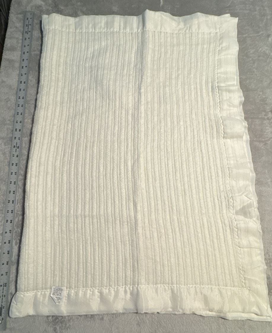Beacon Manufacturing Company Vintage Baby Blanket White Satin Trim baby cottage core 3