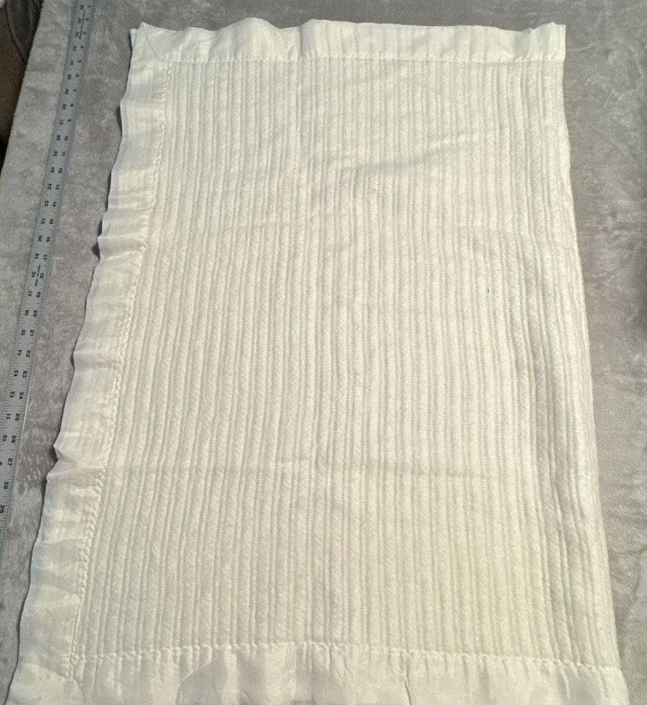 Beacon Manufacturing Company Vintage Baby Blanket White Satin Trim baby cottage core 4
