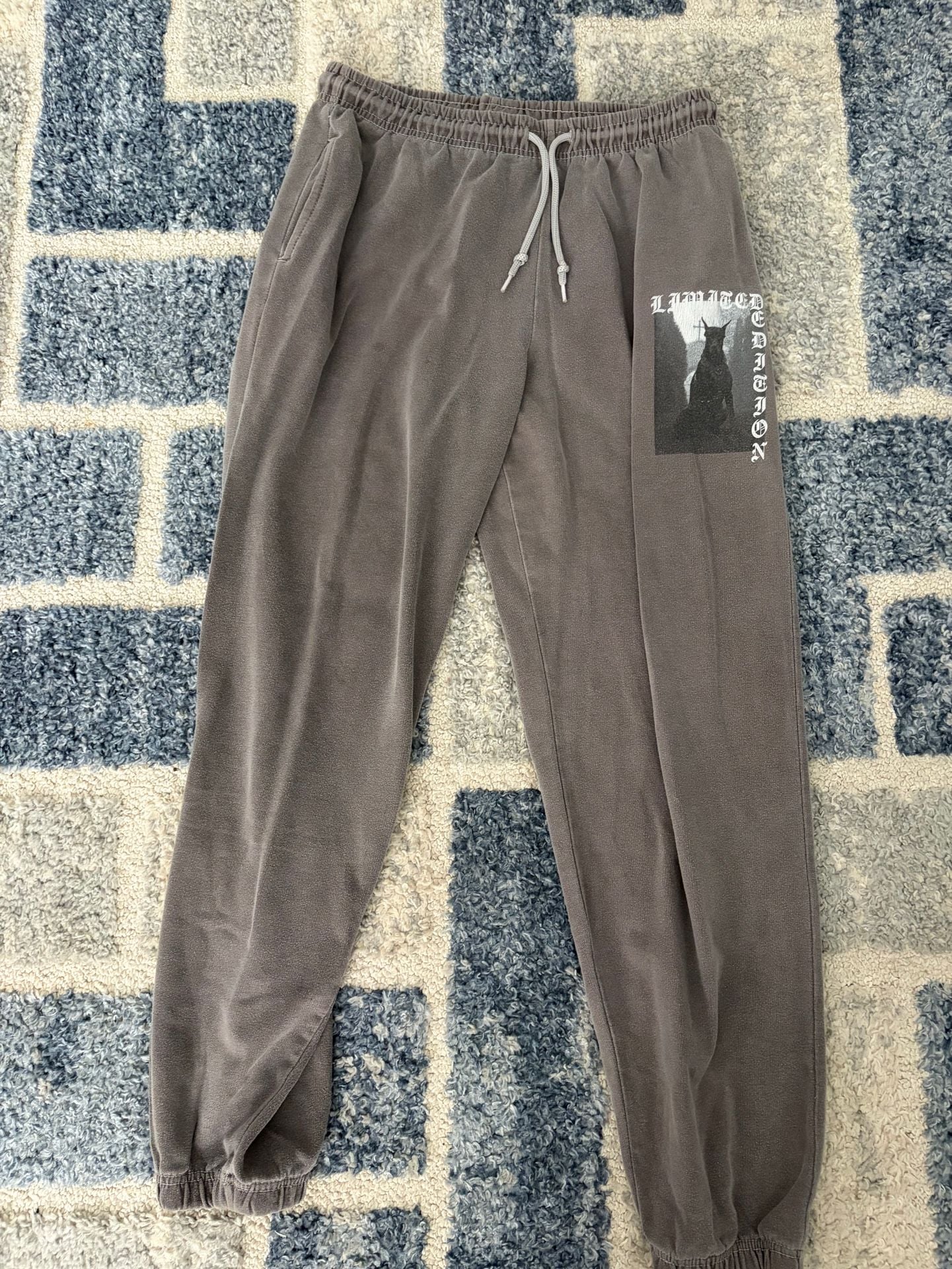 BoohooMAN Limited Edition Graphic Sweatpants Size L Grey 2