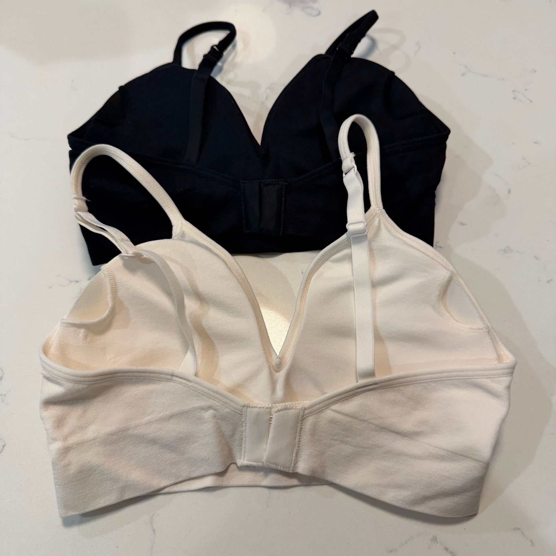DKNY Seamless Bra Size S 2-Pack Black White V-Neck Adjustable Strap 3