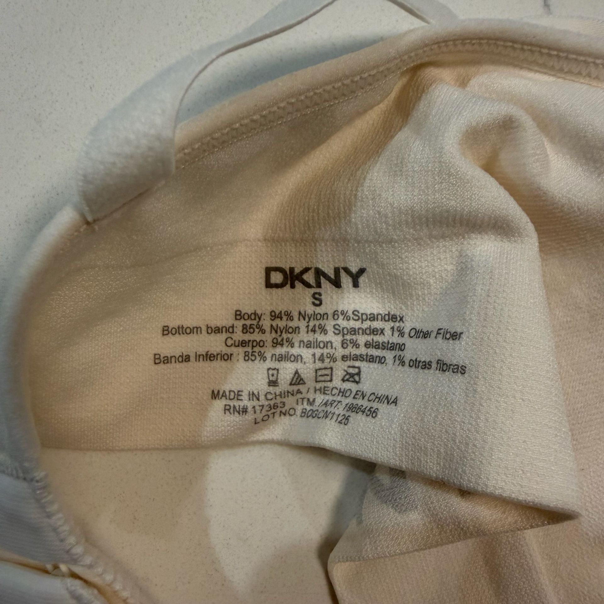 DKNY Seamless Bra Size S 2-Pack Black White V-Neck Adjustable Strap 5