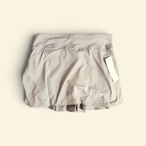 Nike Dri-FIT Bliss Mid-Rise Skort Size S Taupe
