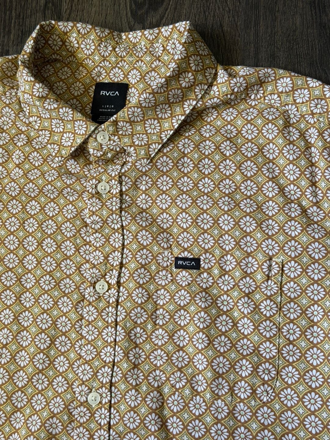 RVCA Men’s L Button Up Shirt Floral Geometric Pattern Short Sleeve 10