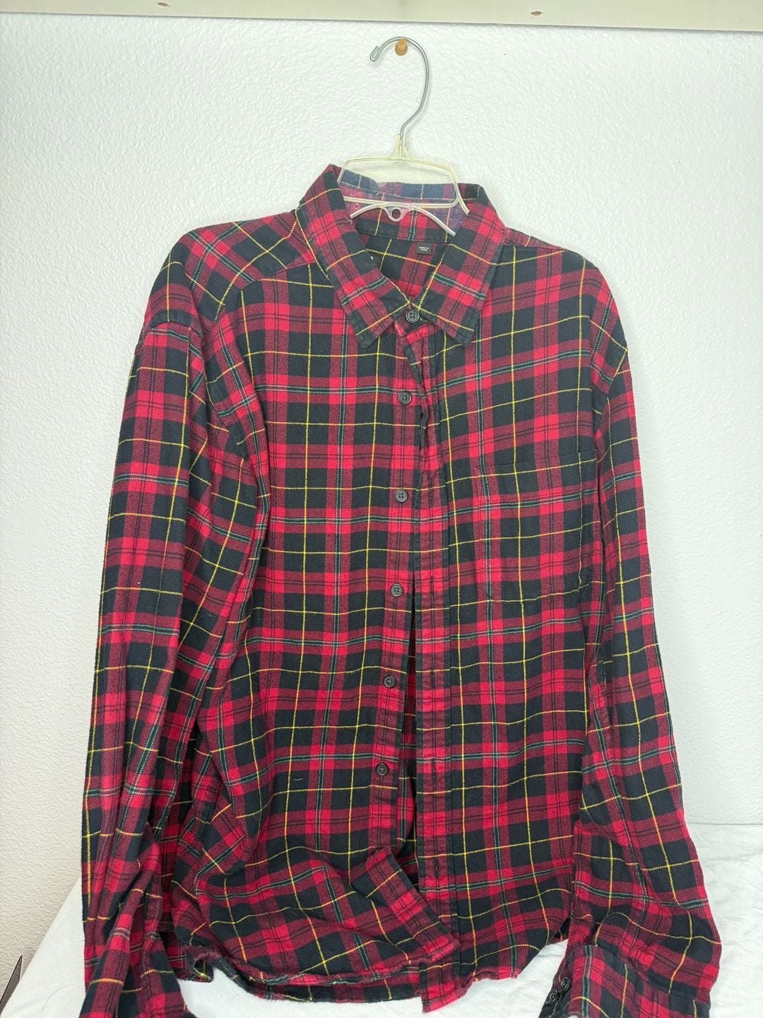 Uniqlo Flannel Plaid Button Down Shirt Size M Red Black Long Sleeve 2