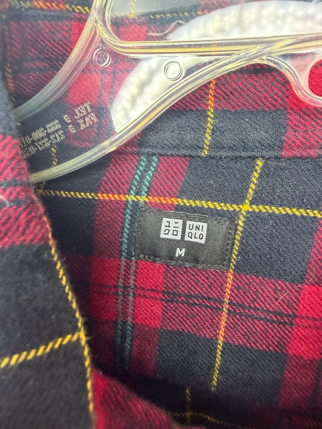 Uniqlo Flannel Plaid Button Down Shirt Size M Red Black Long Sleeve 3