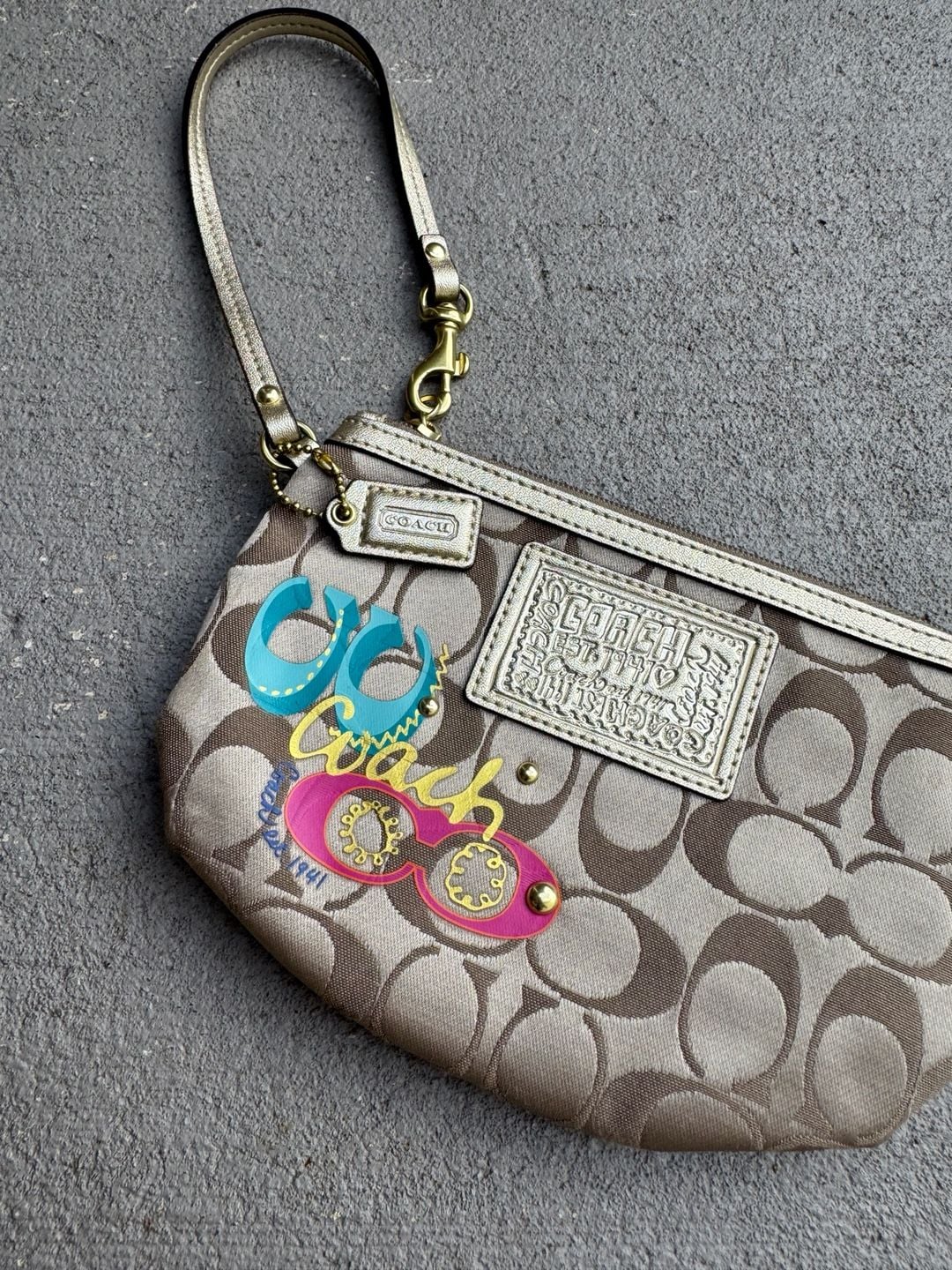 Coach Signature C Pop Graphic Gold Wristlet Pouch 3