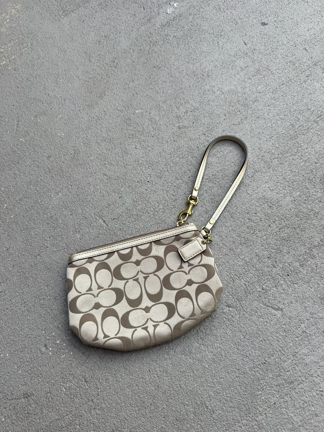 Coach Signature C Pop Graphic Gold Wristlet Pouch 4