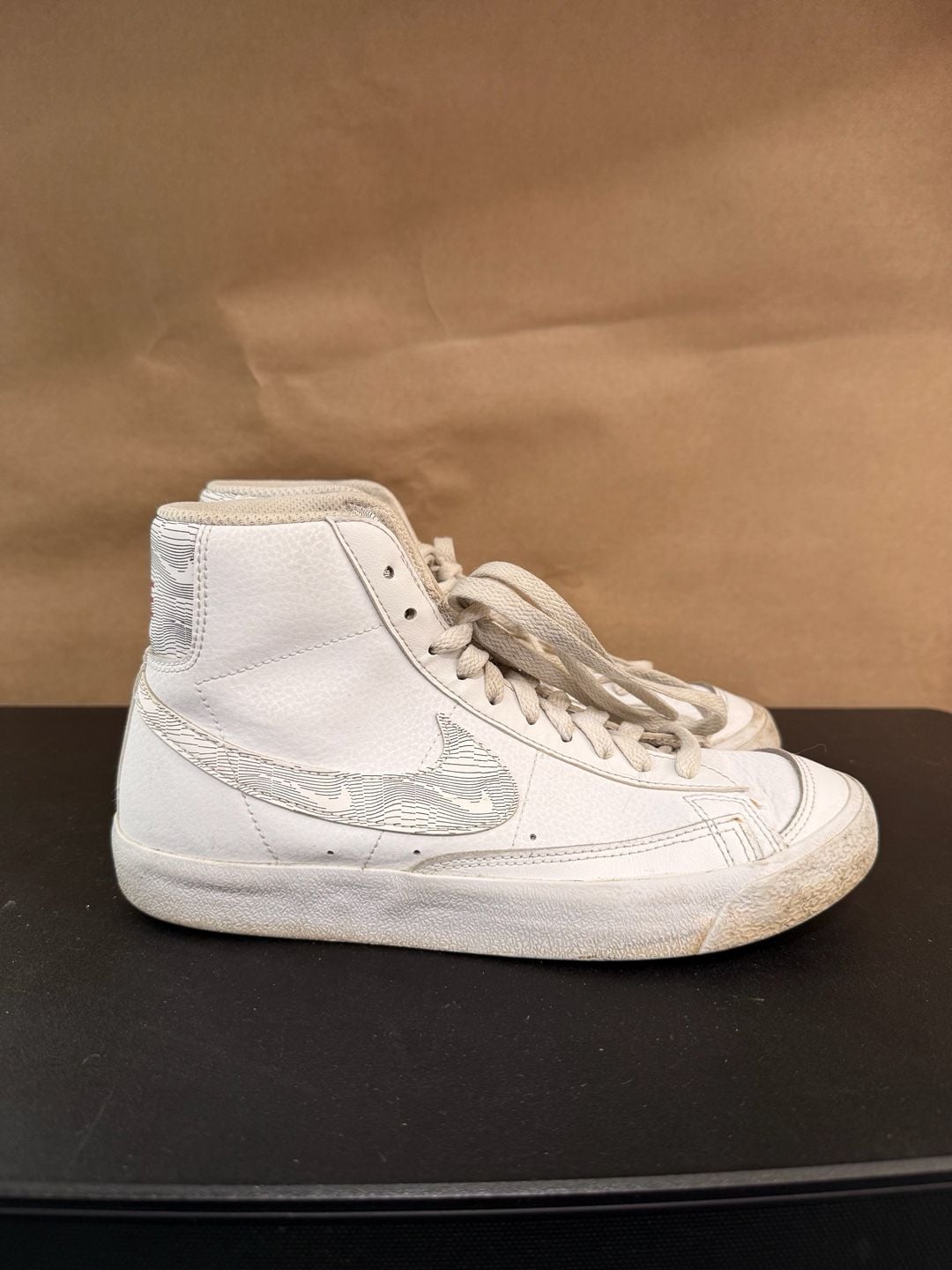 Nike Blazer Mid '77 GS Size 6Y White Logo Print 2