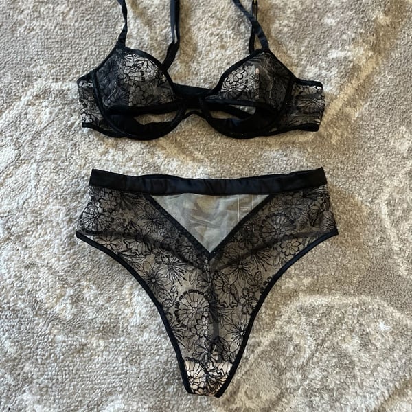 Victoria's Secret Demi Bra Size 34B Black Floral Lace set 