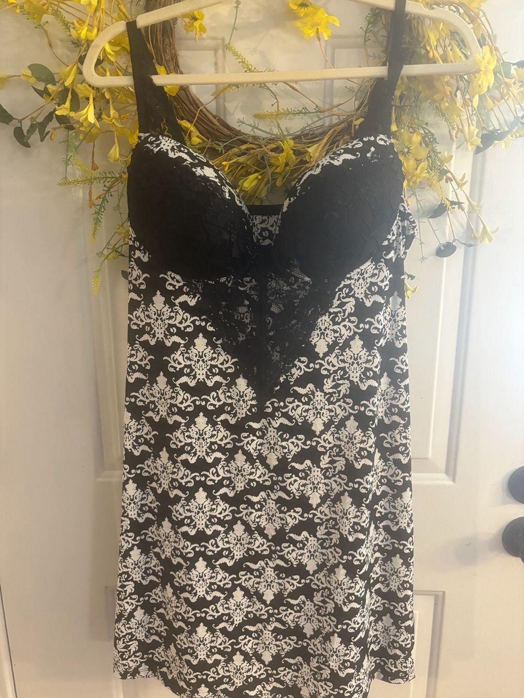 Rhonda Shear Nightgown Style 1242 Size XL Black White Damask Print Lace 2