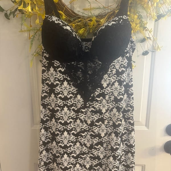 Rhonda Shear Nightgown Style 1242 Size XL Black White Damask Print Lace
