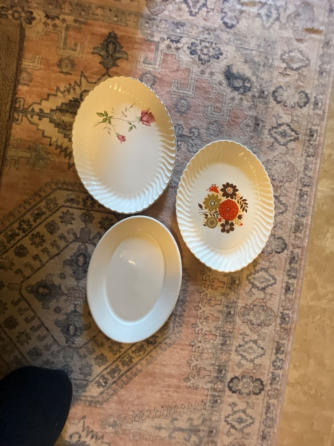 Universal Cambridge Camwood Ivory Bread Plates - Floral Set of 4 - , 1