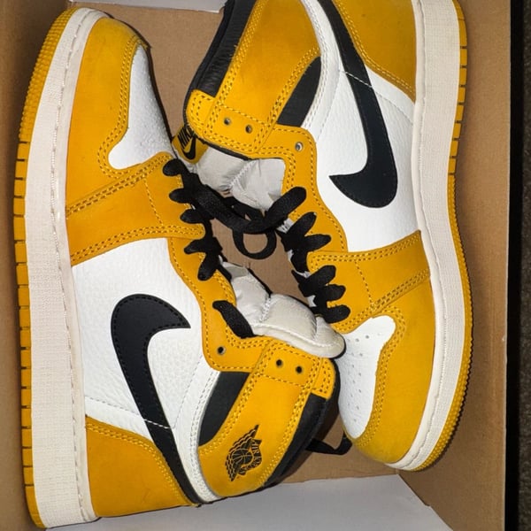 Nike Air Jordan 1 Retro High OG GS Size 7Y Yellow Ochre