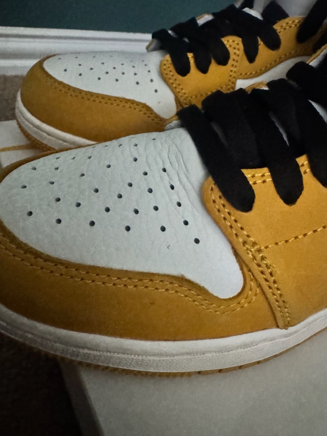 Nike Air Jordan 1 Retro High OG GS Size 7Y Yellow Ochre 5
