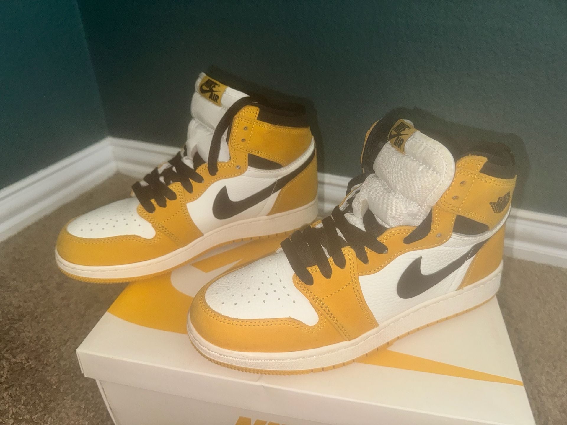 Nike Air Jordan 1 Retro High OG GS Size 7Y Yellow Ochre 7