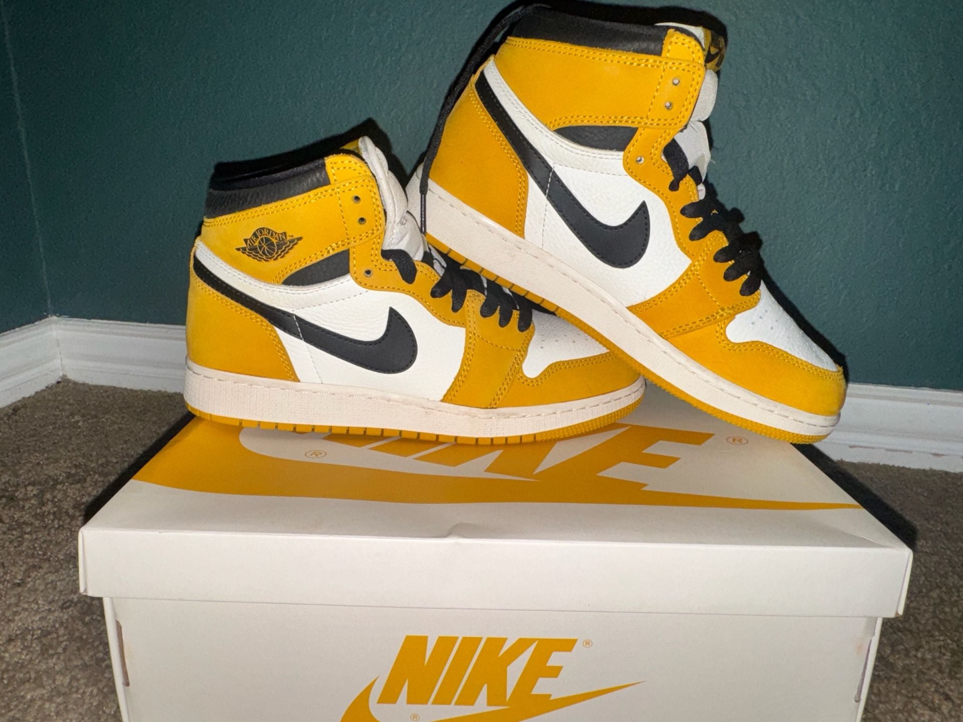 Nike Air Jordan 1 Retro High OG GS Size 7Y Yellow Ochre 8
