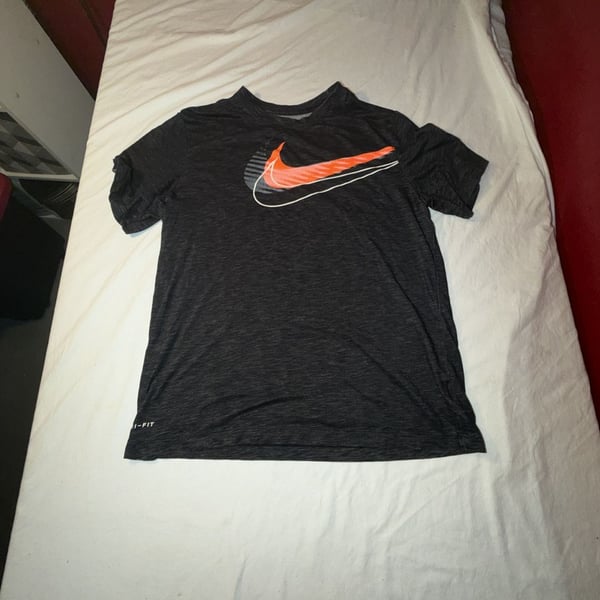 Nike Dri-FIT T-Shirt Size M Black Heather Orange Graphic Swoosh