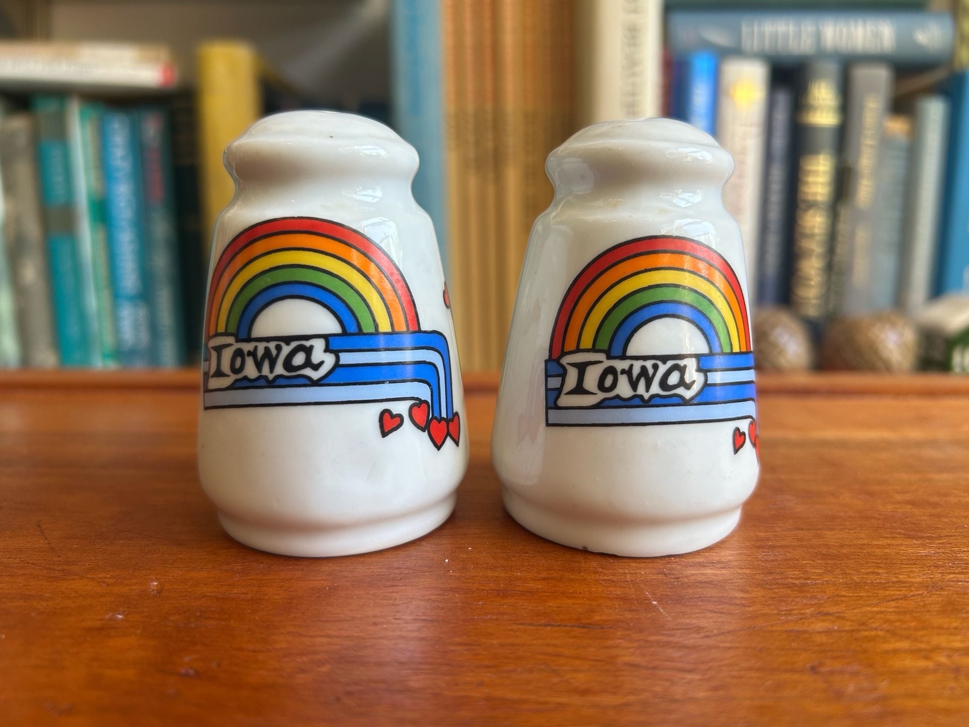 MOVIELAND SOUVENIR CERAMIC SALT & PEPPER SHAKERS VINTAGE UNUSED 1