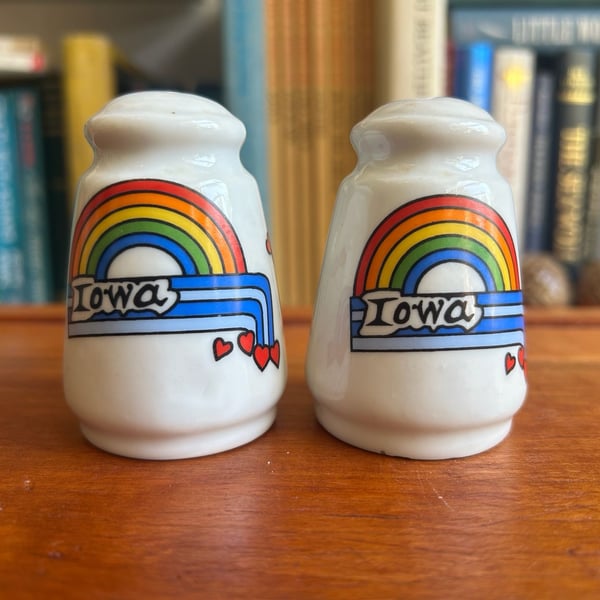 MOVIELAND SOUVENIR CERAMIC SALT & PEPPER SHAKERS VINTAGE UNUSED