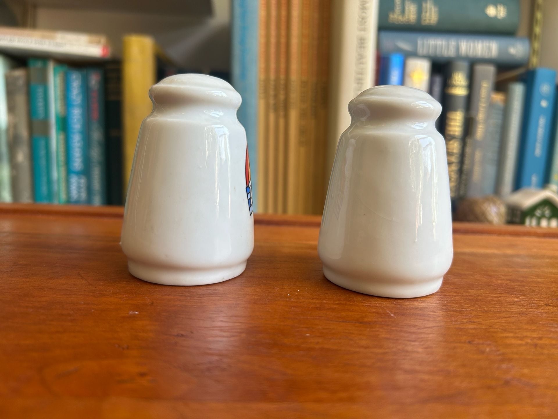 MOVIELAND SOUVENIR CERAMIC SALT & PEPPER SHAKERS VINTAGE UNUSED 3
