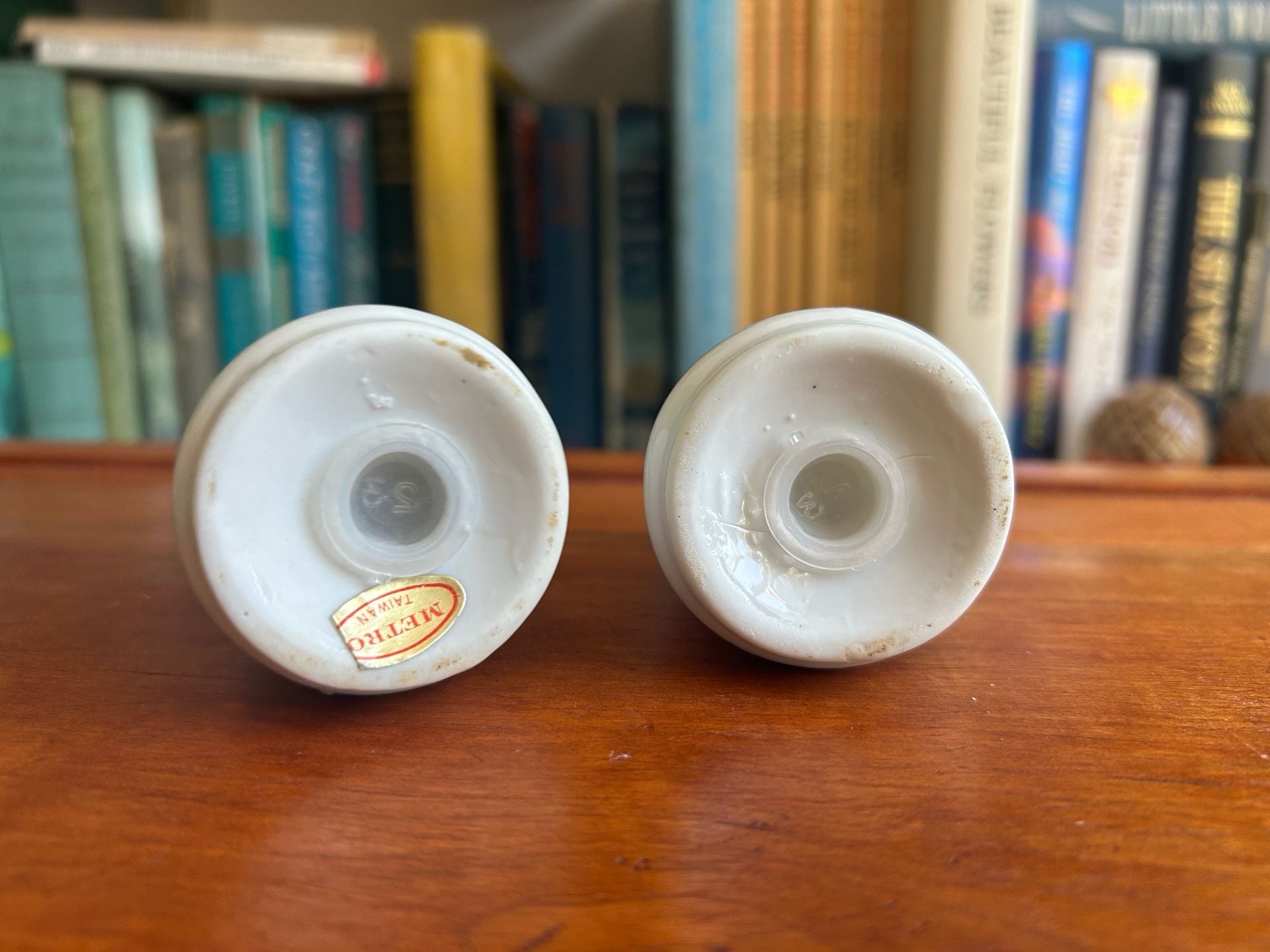 MOVIELAND SOUVENIR CERAMIC SALT & PEPPER SHAKERS VINTAGE UNUSED 5
