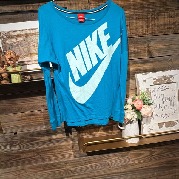 Nike Women's Light Blue Long Sleeve Graphic Logo T-Shirt Size M
