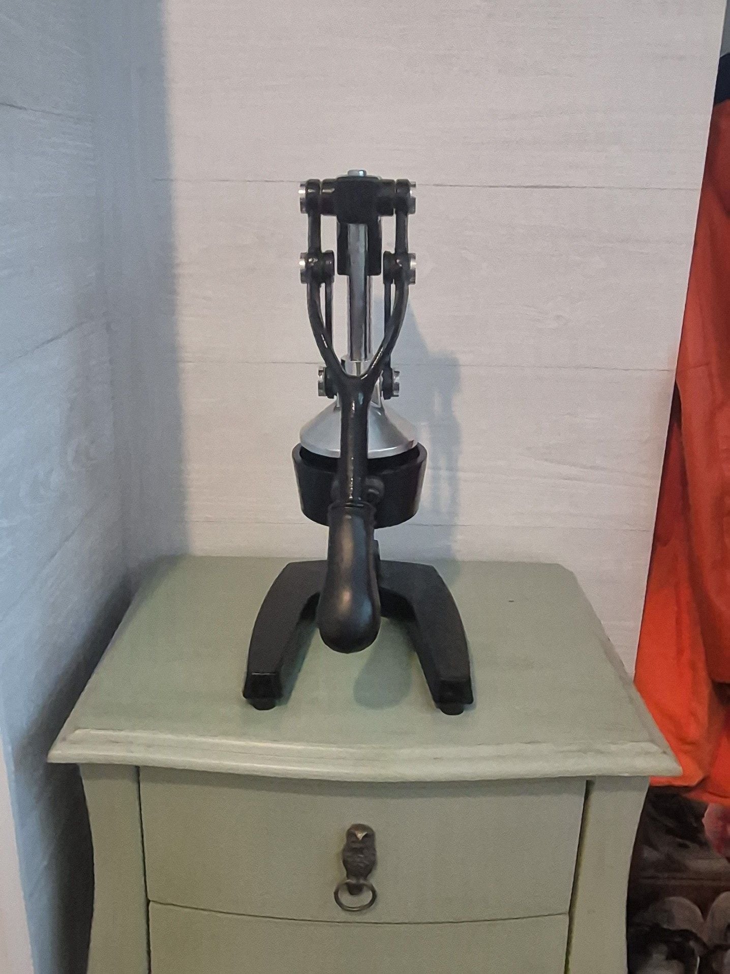 Wan Mei Cast Iron Heavy Duty Manual Citrus Juicer Black 2