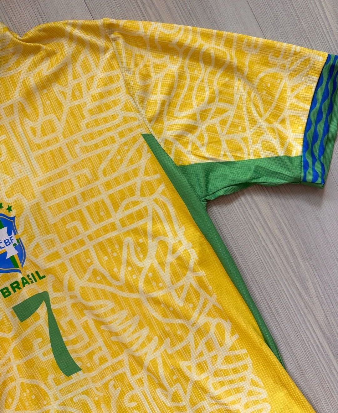 Nike Brazil Home Soccer Jersey Size L Yellow Dri-Fit ADV Vini Jr. #7 5