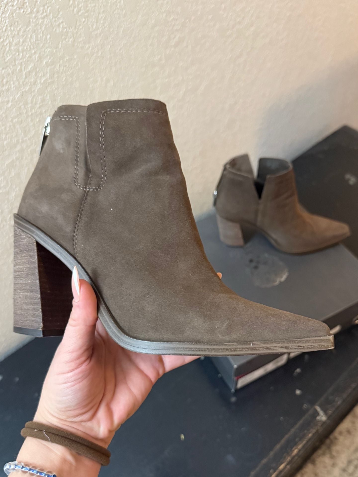 Vince Camuto Welland Booties Size 7M Sable True Suede 10