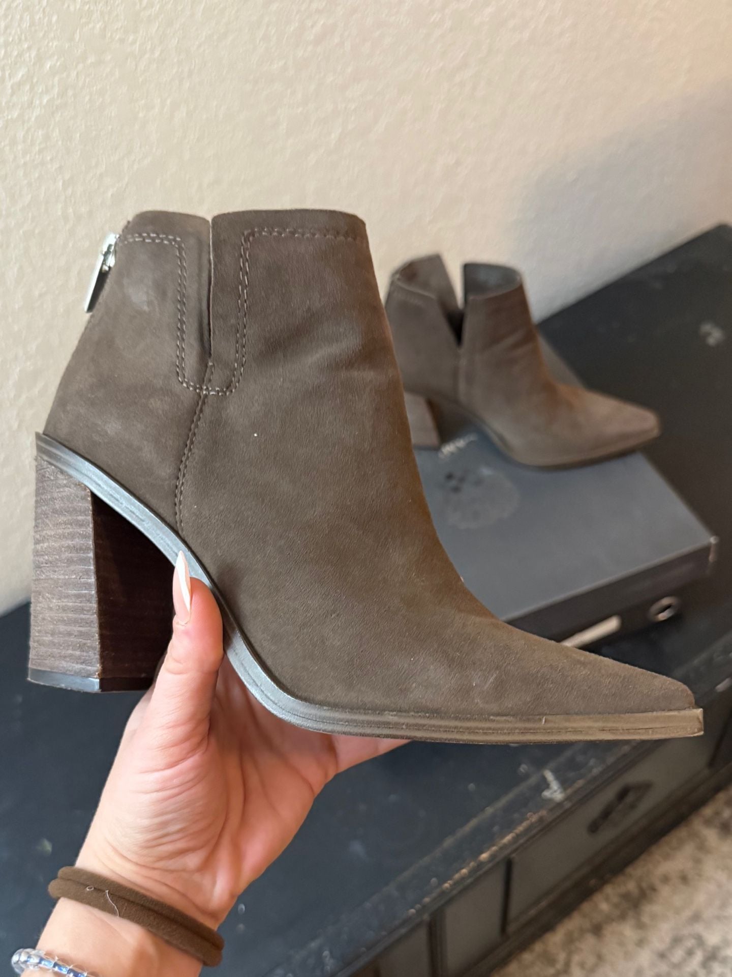 Vince Camuto Welland Booties Size 7M Sable True Suede 9