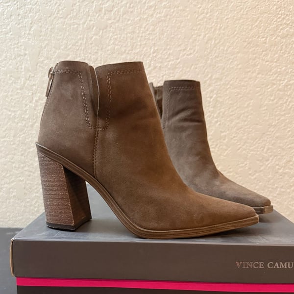 Vince Camuto Welland Booties Size 7M Sable True Suede