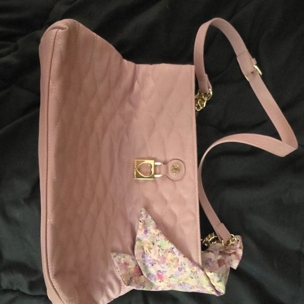 Betsey Johnson Pink Quilted Shoulder Bag Gold Chain Floral Bow