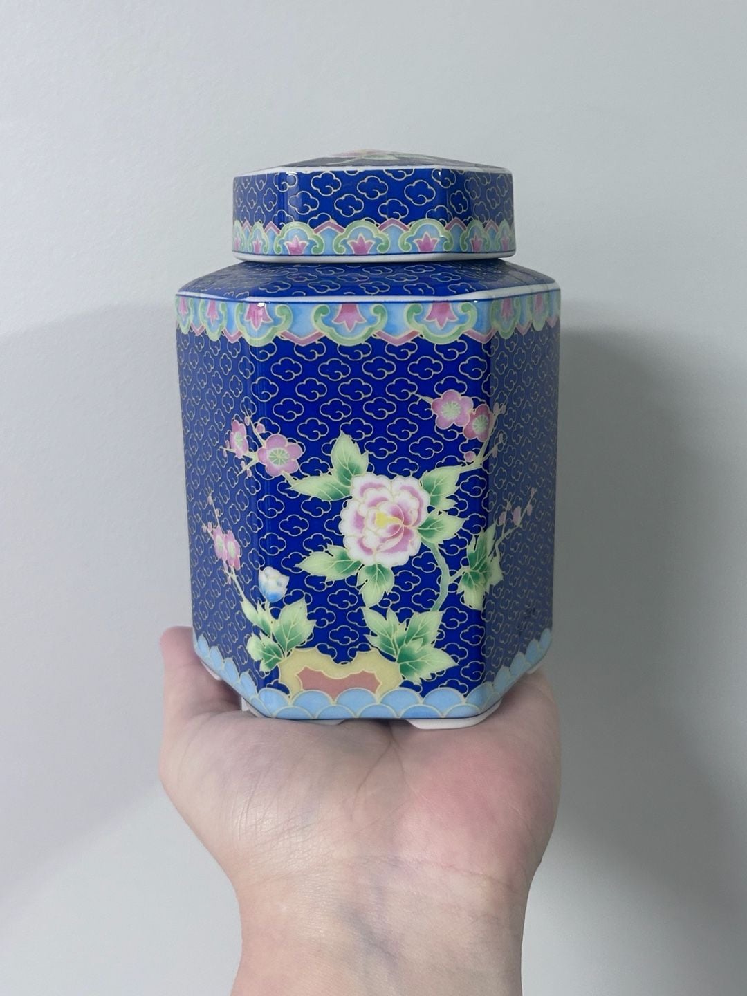 Asian Ceramic Blue Floral Octagonal Ginger Jar with Lid 1