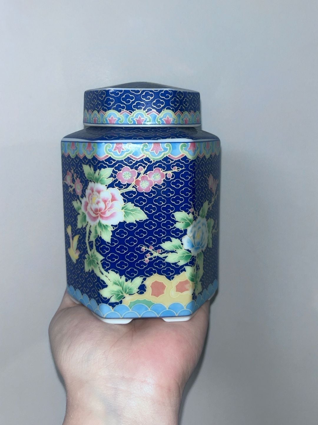 Asian Ceramic Blue Floral Octagonal Ginger Jar with Lid 3
