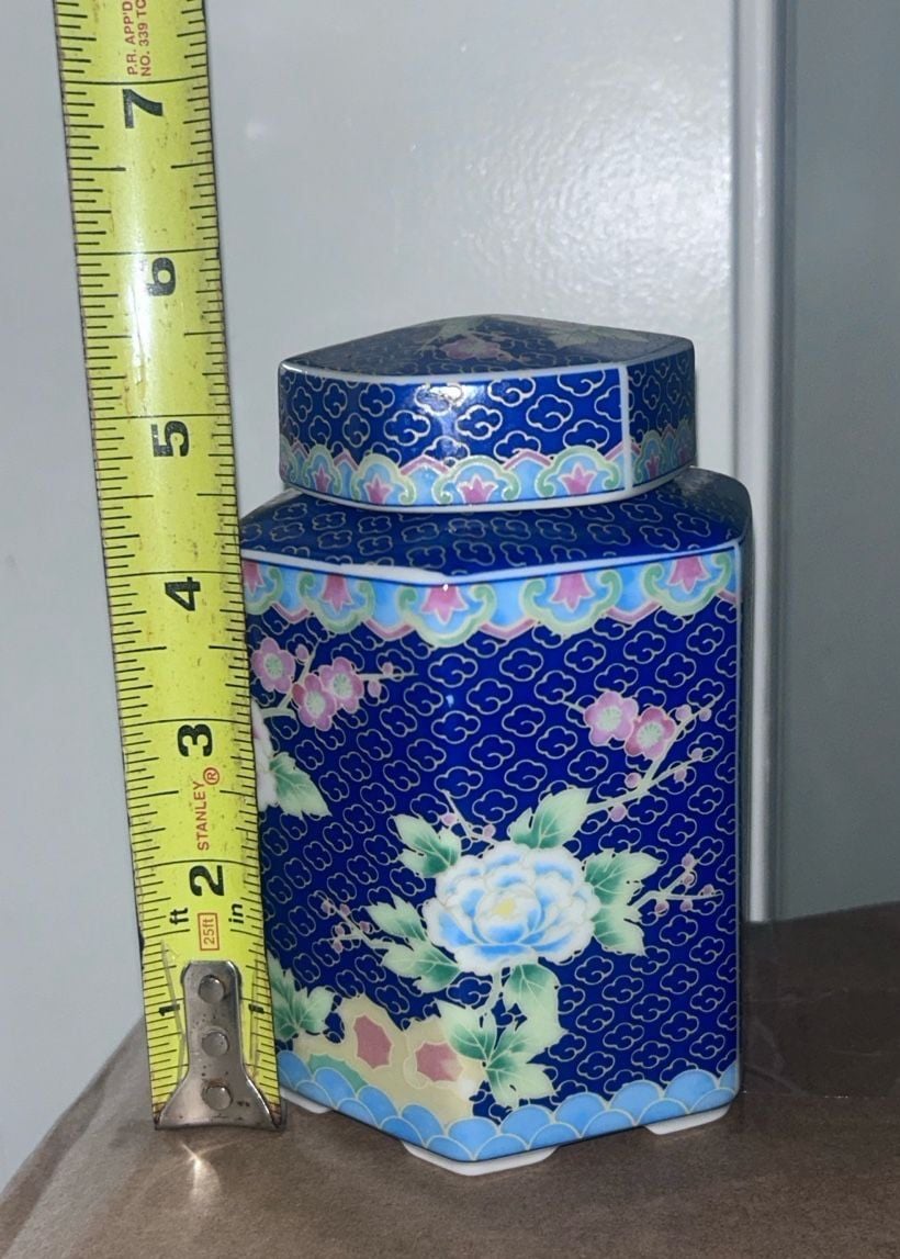 Asian Ceramic Blue Floral Octagonal Ginger Jar with Lid 7