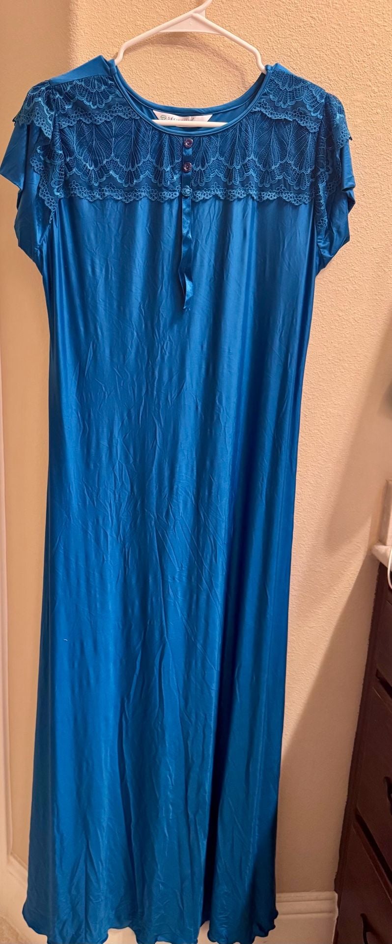 Skkinvalue Nightgown Size M/L Blue Silky Lace 3