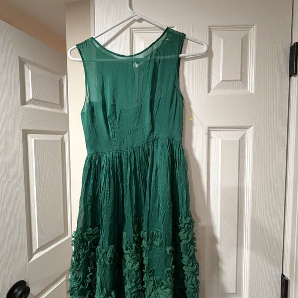Anthropologie Tiny Caridad Dress Size 0 Emerald Green Silk Ruffled Sleeveless