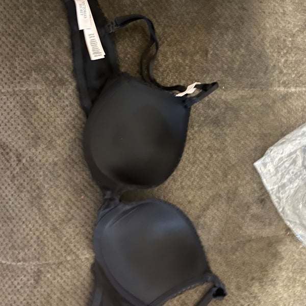 Victoria's Secret Push-Up Bra Size 32D Black Lace