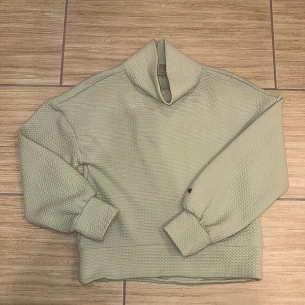 Calia Extended Neck Pullover Size XS Sage Green Quilted Sweatshirt
